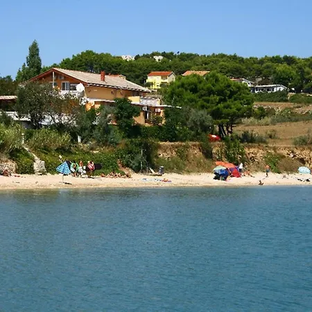 And Sandy Beach - Afordable With Parking Guest house 2*