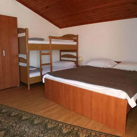 And Sandy Beach - Afordable With Parking Guest house