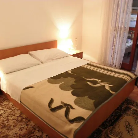And Sandy Beach - Afordable With Parking 2* Vlasici