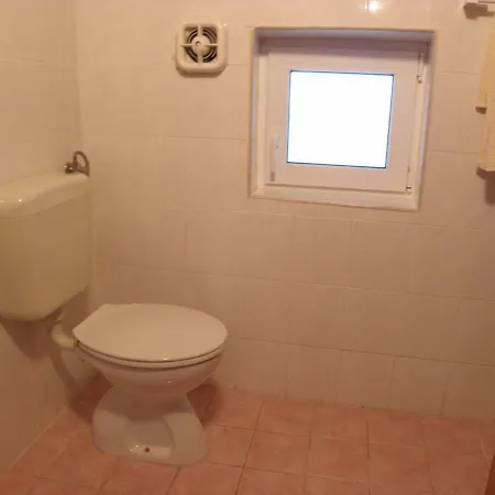 Guest house And Sandy Beach - Afordable With Parking