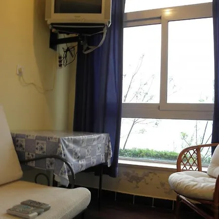 And Sandy Beach - Afordable With Parking Guest house Vlasici