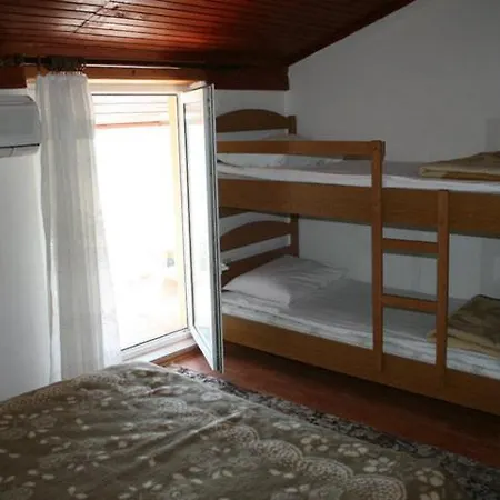 And Sandy Beach - Afordable With Parking 2* Vlasici