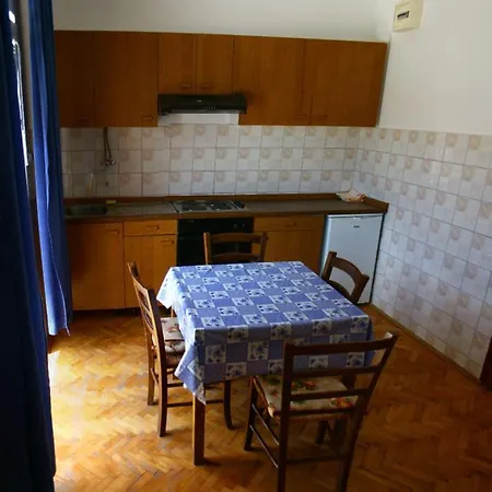 And Sandy Beach - Afordable With Parking Guest house Vlasici