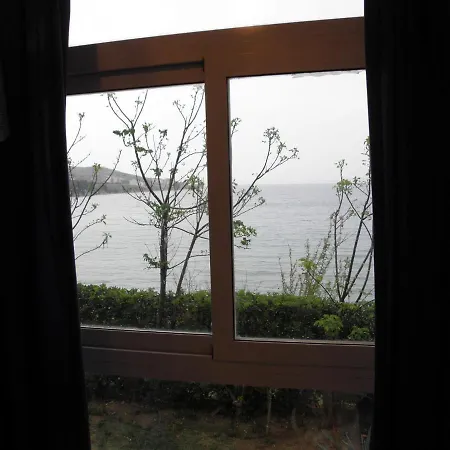 And Sandy Beach - Afordable With Parking Guest house 2*
