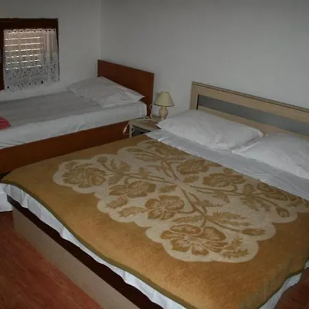 And Sandy Beach - Afordable With Parking Guest house