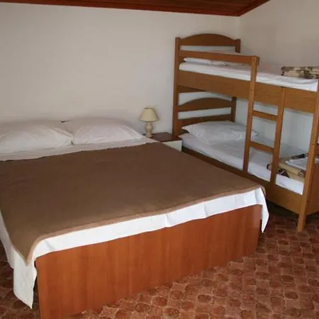 And Sandy Beach - Afordable With Parking Guest house