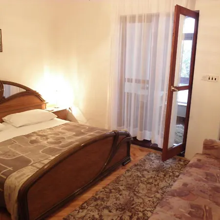 Guest house And Sandy Beach - Afordable With Parking