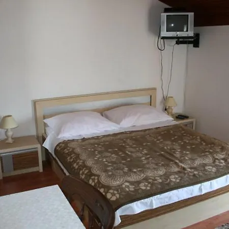 And Sandy Beach - Afordable With Parking Guest house 2*